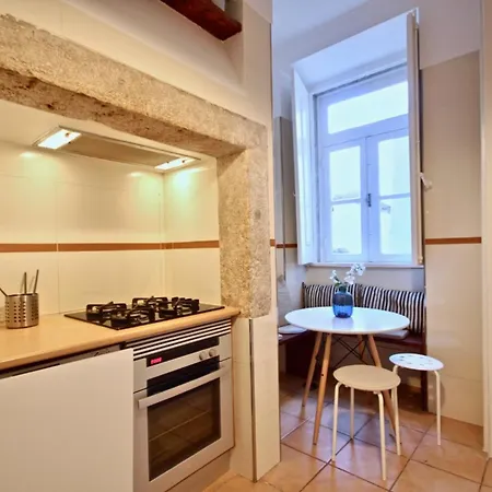 Akicity Alfama Azure Apartment